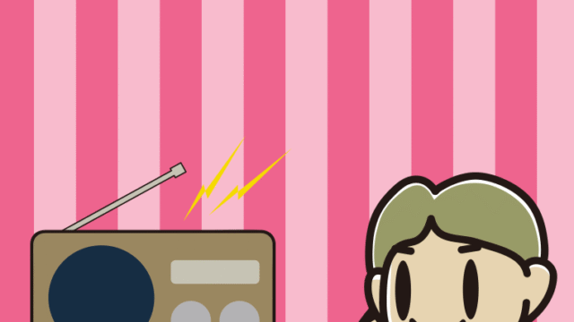 ラジオを聴きながらスマホで電話する小学生男子のイラスト【色、背景あり】PNG