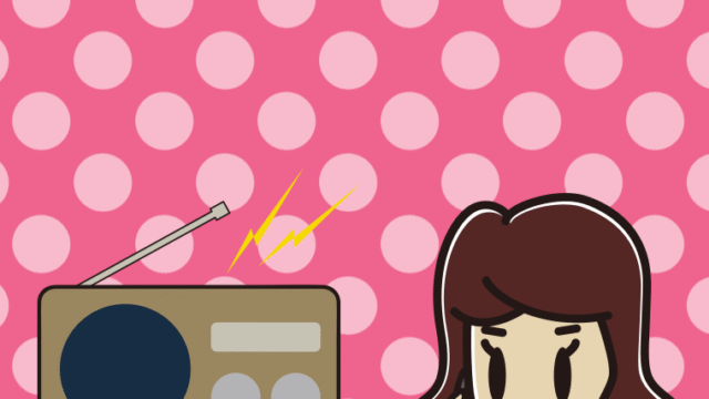 ラジオを聴きながらスマホで電話する女子高校生のイラスト【色、背景あり】PNG