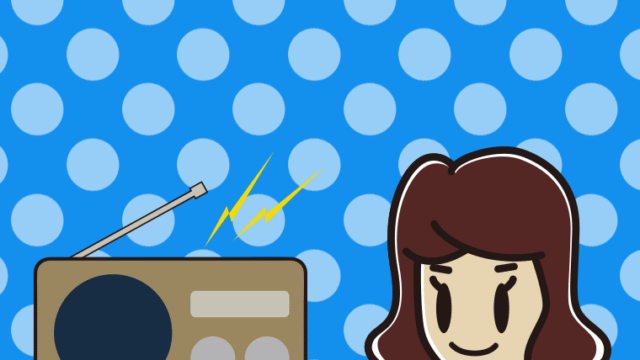 ラジオを聴きながらスマホを使う女子高校生のイラスト【色、背景あり】PNG