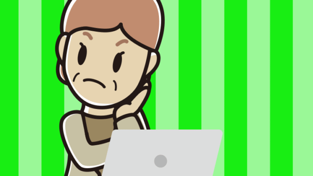 パソコン使用中に考える年配女性会社員（カジュアル）のイラスト【色、背景あり】PNG