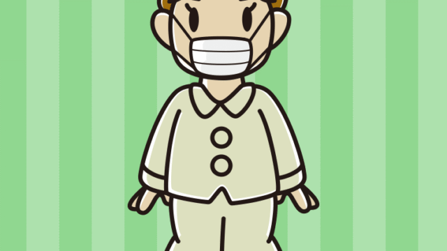 マスクをするパジャマのおばさんのイラスト【色、背景あり】PNG