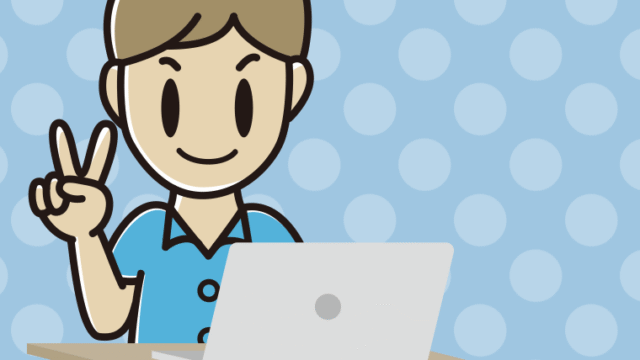 パソコンにピースをする男性会社員（クールビズ）のイラスト【色、背景あり】PNG