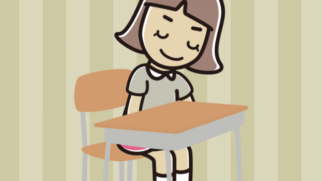 教室の席でお辞儀する小学生女子のイラスト【色、背景あり】PNG