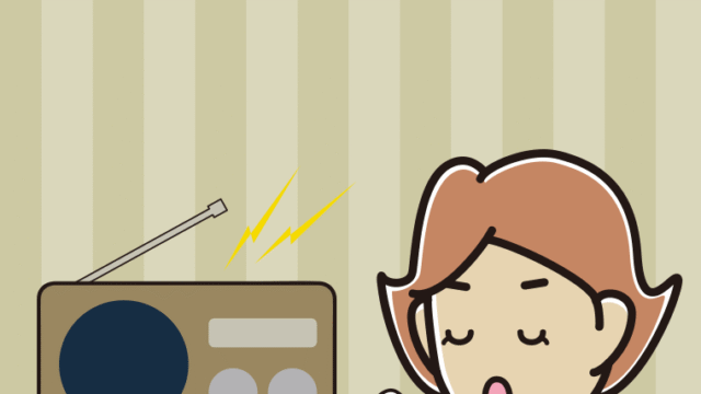 ラジオを聴きながら咳払いする女性のイラスト【色、背景あり】PNG