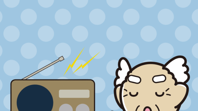 ラジオを聴きながら咳払いするおじいさんのイラスト【色、背景あり】PNG