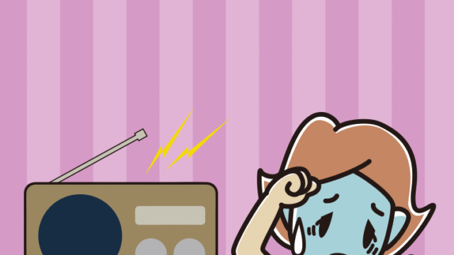 ラジオを聴いて具合が悪い女性のイラスト【色、背景あり】PNG