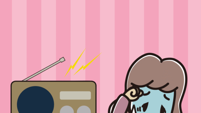 ラジオを聴いて具合が悪い女子大学生のイラスト【色、背景あり】PNG