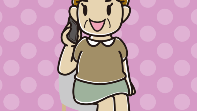 椅子でスマホで電話するおばさんのイラスト【色、背景あり】PNG