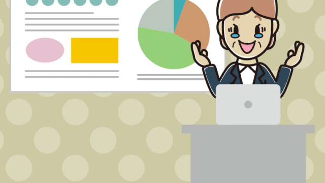 プレゼンでジーンとする年配女性会社員のイラスト【色、背景あり】PNG