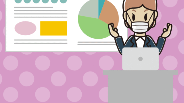 マスクをしてプレゼンする年配女性会社員のイラスト【色、背景あり】PNG