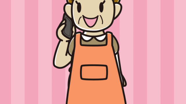 スマホで電話するエプロン姿のおばさんのイラスト【色、背景あり】PNG