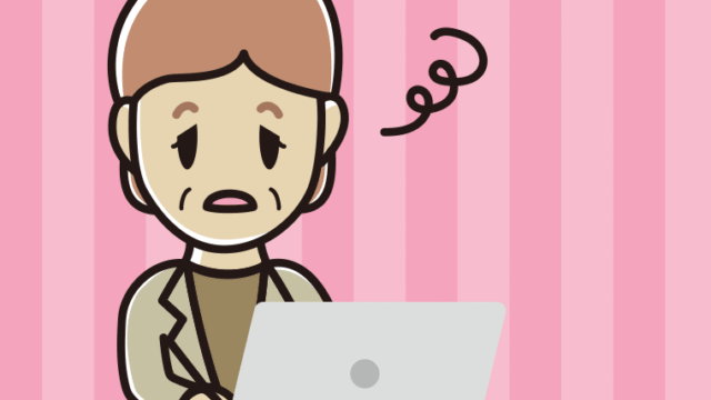 パソコン使用中にぼーっとする年配女性会社員（カジュアル）のイラスト【色、背景あり】PNG