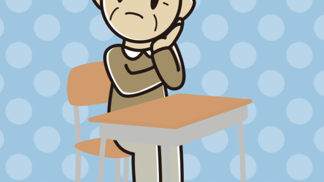 教室の席で考えるおじいさんのイラスト【色、背景あり】PNG