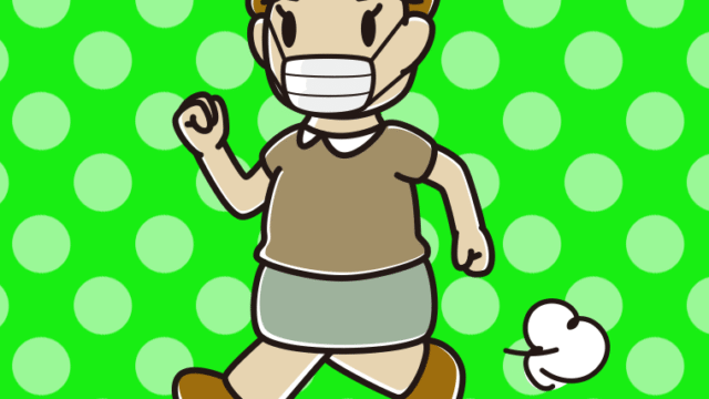 マスクをして走るおばさんのイラスト【色、背景あり】PNG