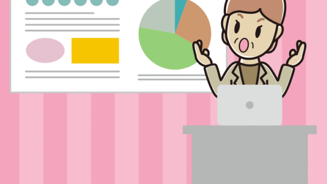 考えながらプレゼンする年配女性会社員（カジュアル）のイラスト【色、背景あり】PNG