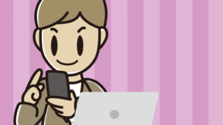 スマホとパソコンを使う男性会社員（カジュアル）のイラスト【色、背景あり】PNG