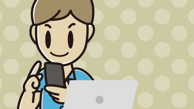 スマホとパソコンを使う男性会社員（クールビズ）のイラスト【色、背景あり】PNG