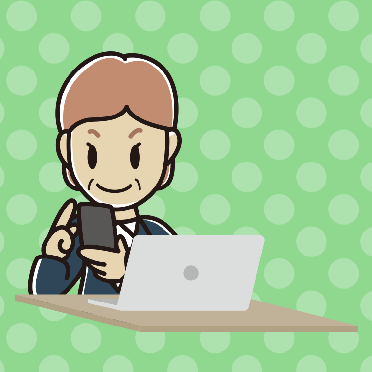 スマホとパソコンを使う年配女性会社員のイラスト【色、背景あり】PNG