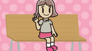 ベンチでピースをする小学生女子のイラスト【色、背景あり】PNG